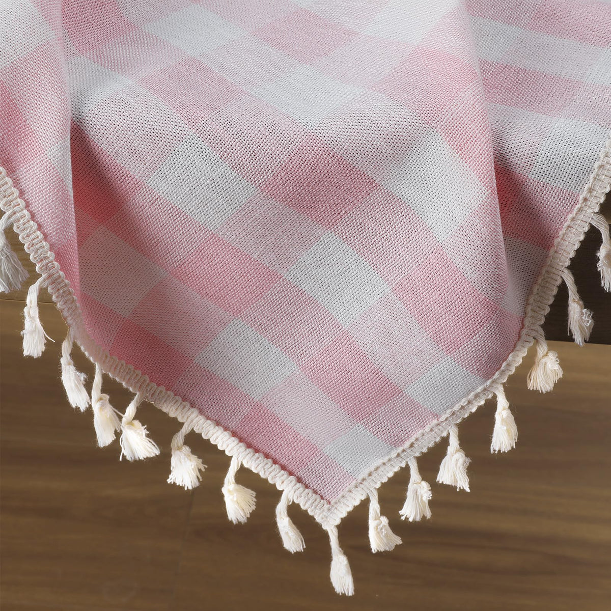 Romanstile outdoor dining scene with durable linen cotton surface