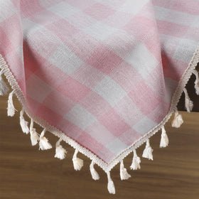 Romanstile outdoor dining scene with durable linen cotton surface