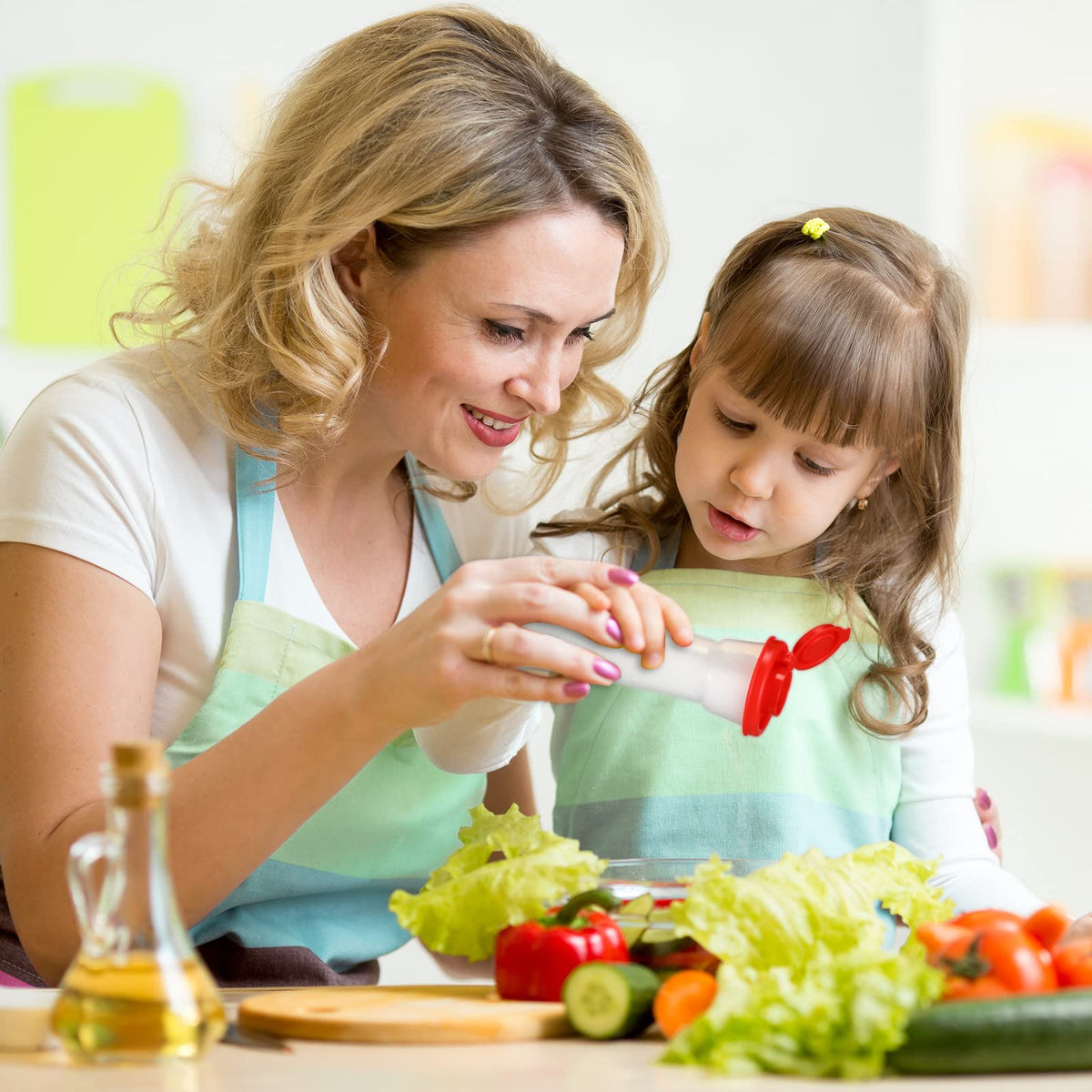 Romooa labeled S and P shakers help quick identification during cooking.