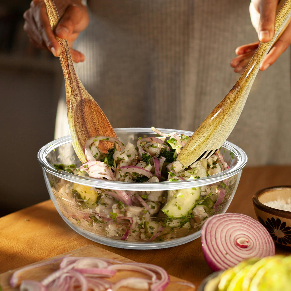 Ronanemon large capacity bowl suitable for gatherings and meal prep.