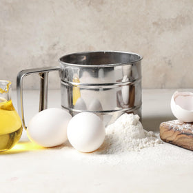 Rondauno sifter ready for powdered sugar dusting and pastry toppings.