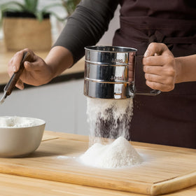 Rondauno spice dusting sifter for even seasoning.