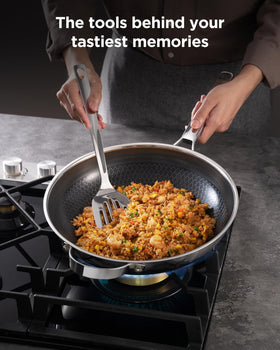 Roomena wok pan even heat base demonstrates uniform cooking for consistent results