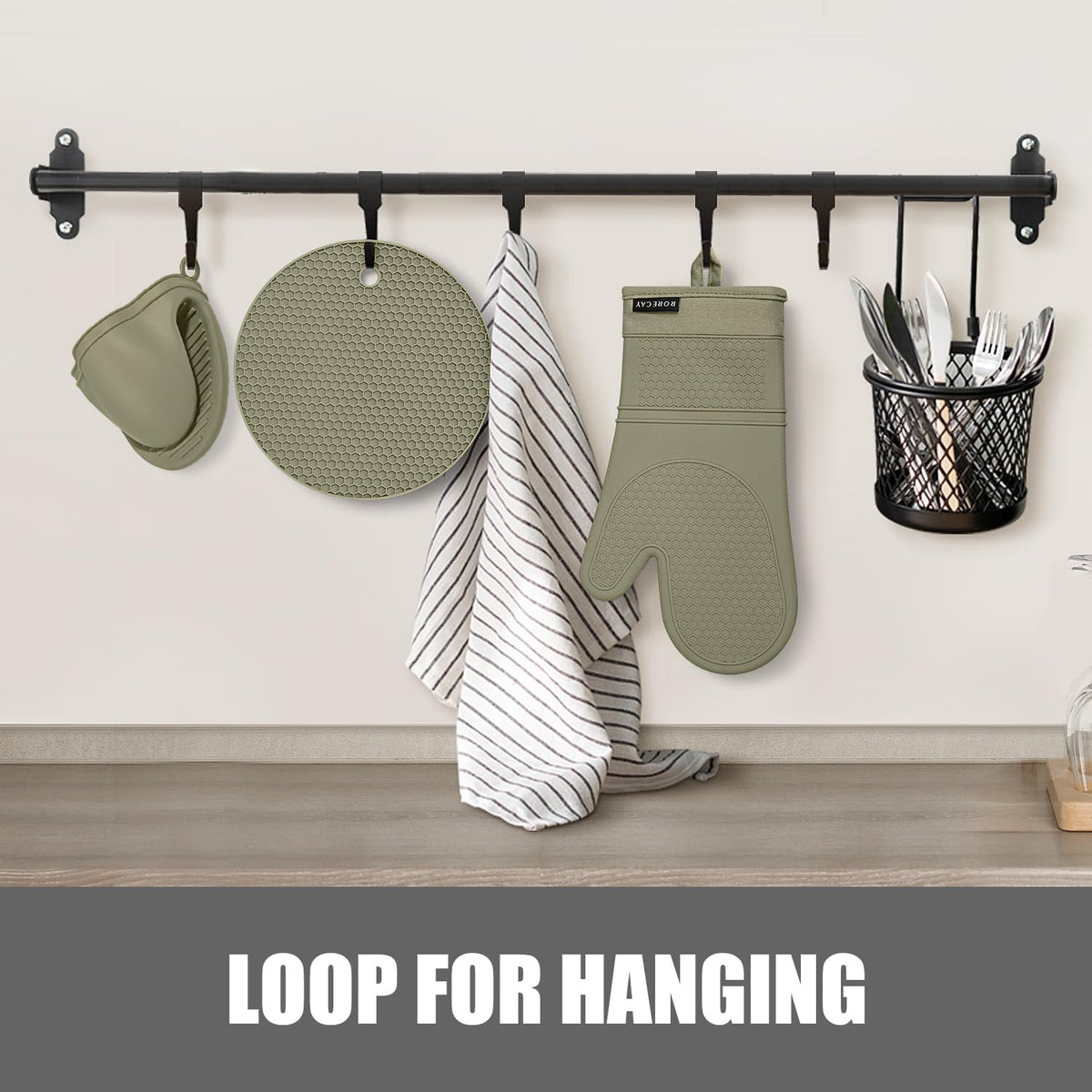 Rorecay kitchen scenario shows safe hot cookware handling.