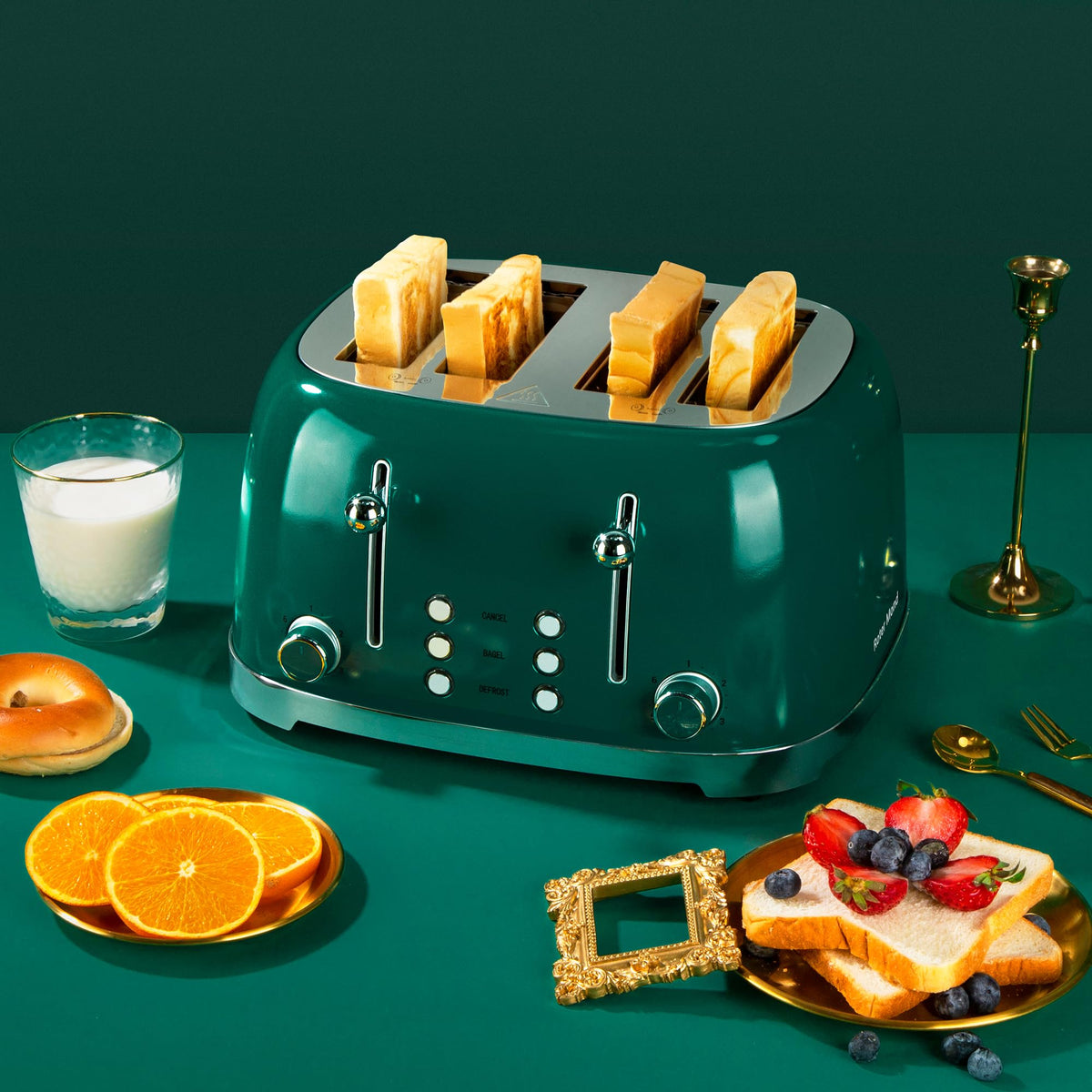 Roter Mond 4-Slice Toaster cord wrap feature keeps counter tidy
