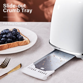 Roter Mond removable crumb tray simplifies cleanup after toasting.