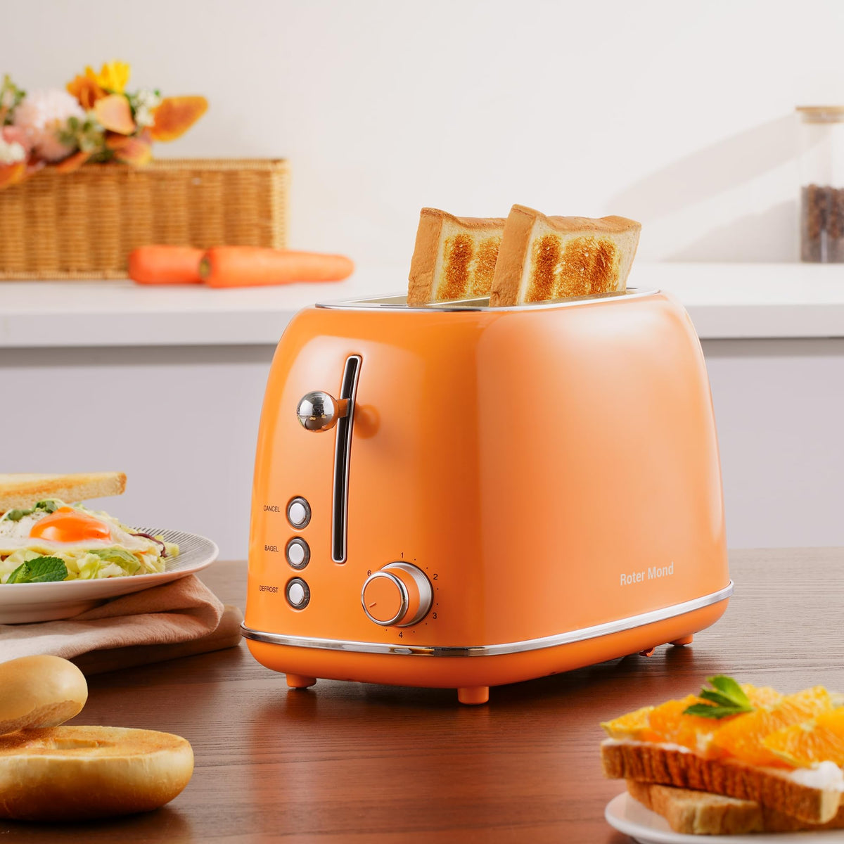 Roter Mond wide slots reveal versatility for different bread sizes.