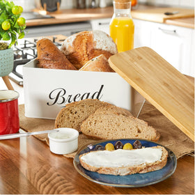 RoyalHouse durable metal construction supports everyday bread storage.