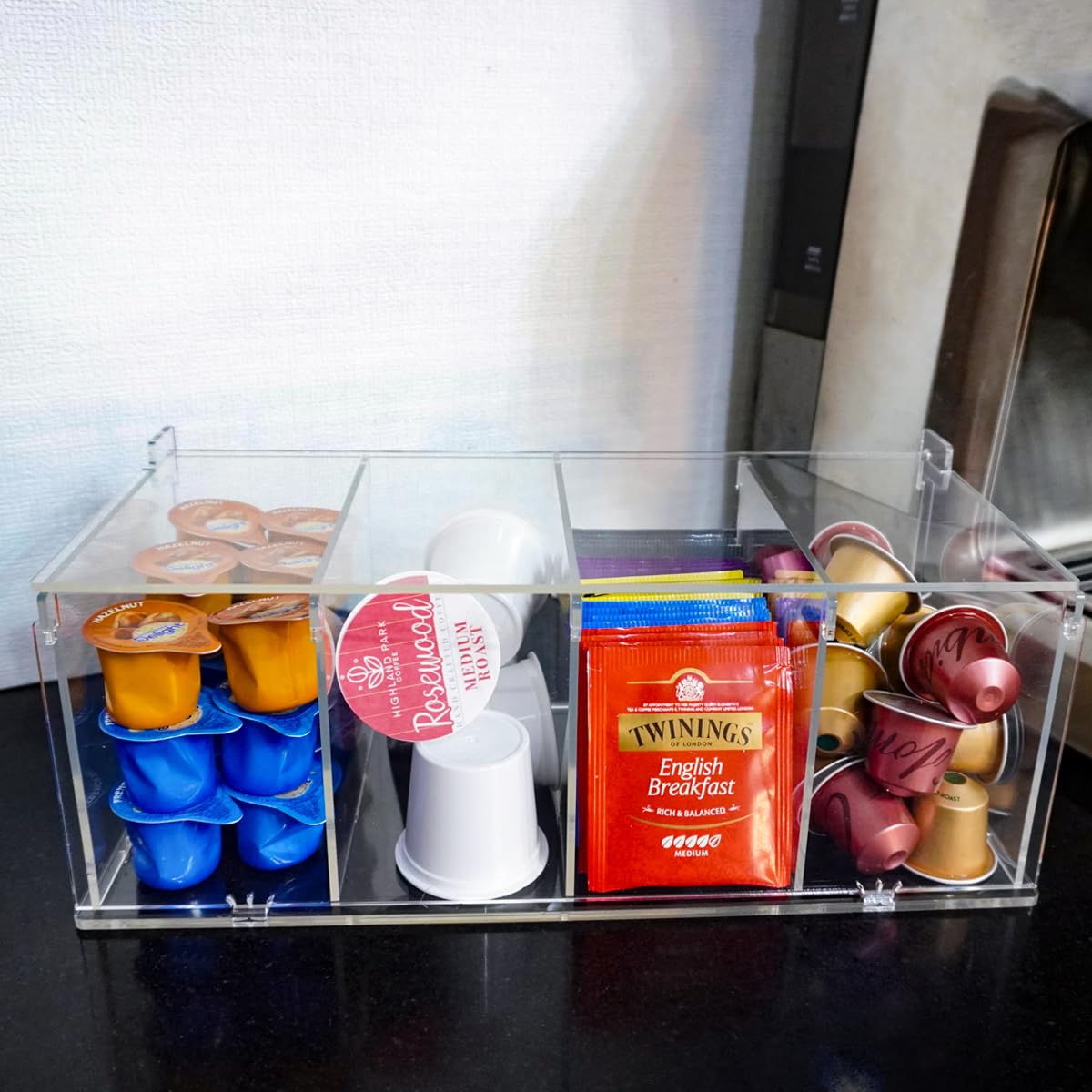 RR RAXMIN clear acrylic shine enhances a modern coffee station