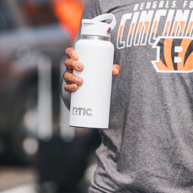 RTIC Outback Bottle no-sweat exterior keeps hands dry during use.