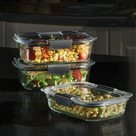 Rubbermaid Brilliance 2-cup container with stain- and odor-resistant lid.