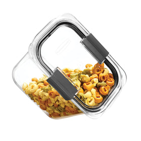 Rubbermaid Brilliance airtight seal keeps food fresh and spill-free.