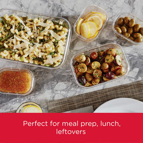 Rubbermaid Brilliance airtight seal prevents spills during transit.