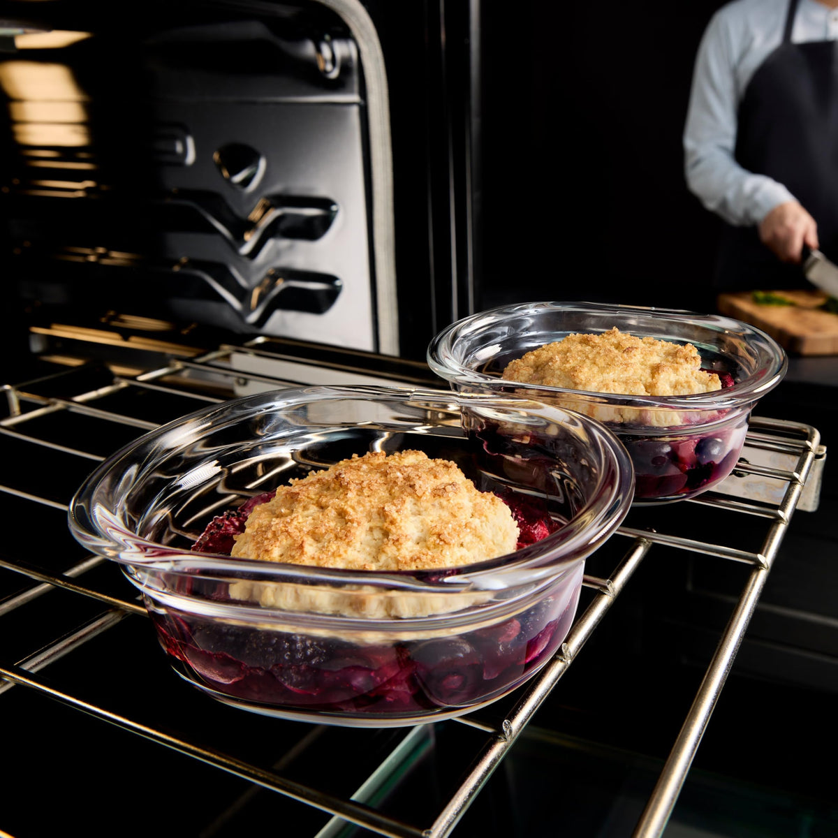 Rubbermaid Brilliance dual-latch locking seals airtight to prevent spills