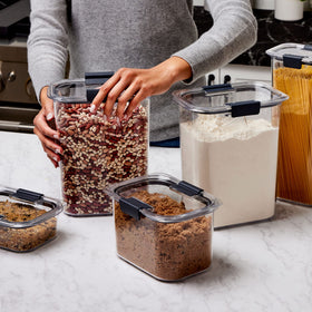 Rubbermaid Brilliance clear set with lids boosts kitchen visibility and quick access.