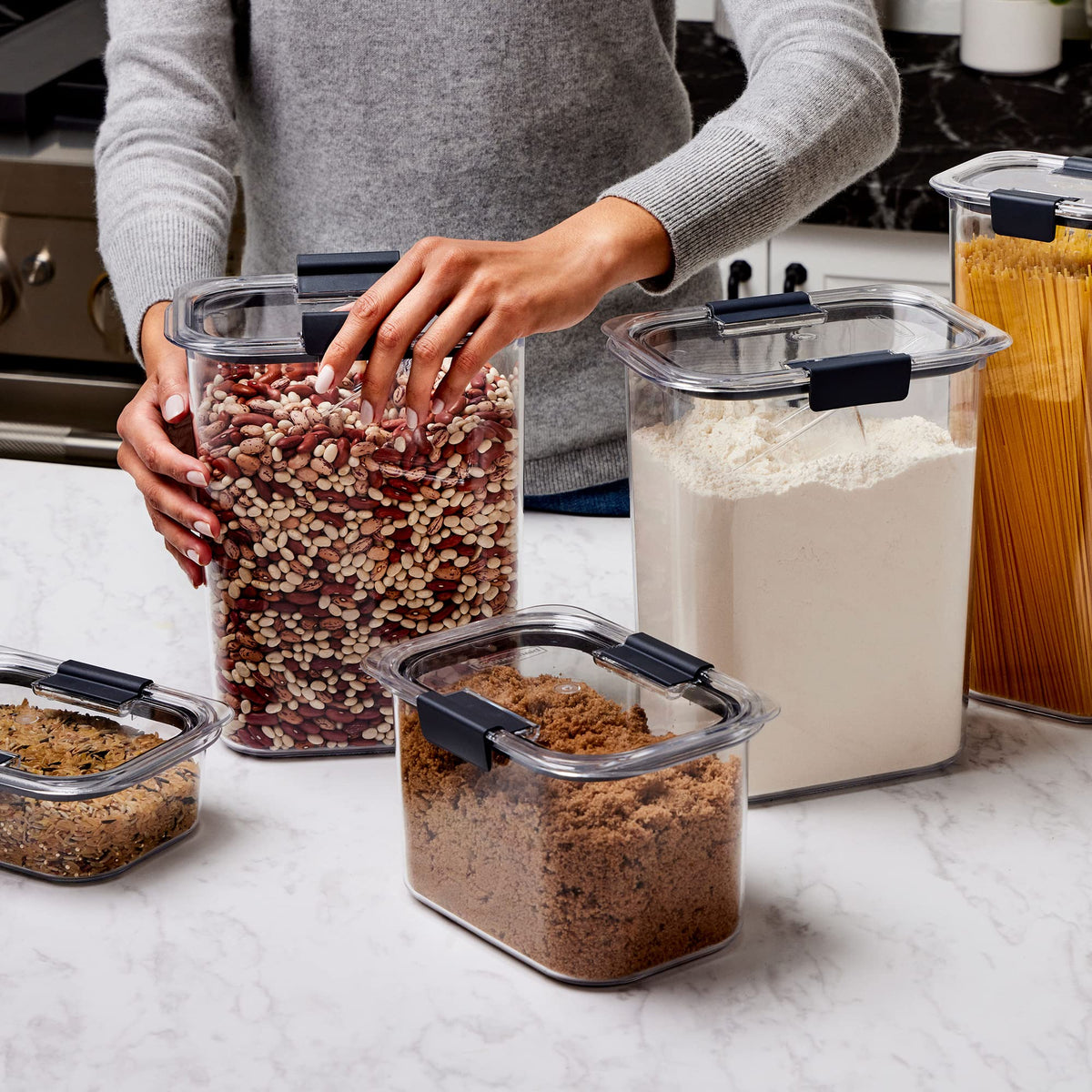 Leakproof, airtight system minimizes spills during packing and prep.