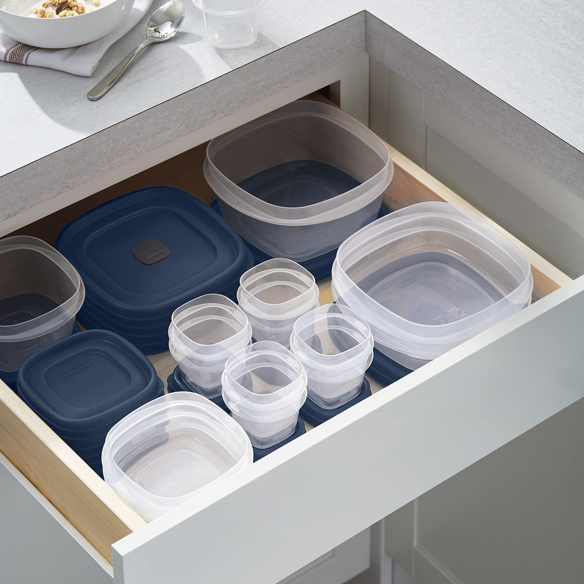 Rubbermaid EasyFindLids Insignia Blue vented lid enables microwave steam release.