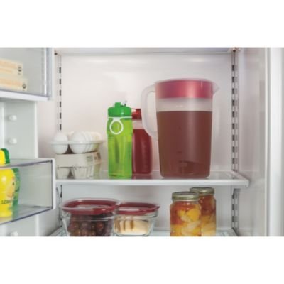 Rubbermaid Clear Pitcher showing the three-position lid for versatile pouring.