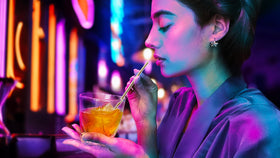 Rupert and Jeoffrey's cocktail stirrer in gold adds a classy touch to beverages.