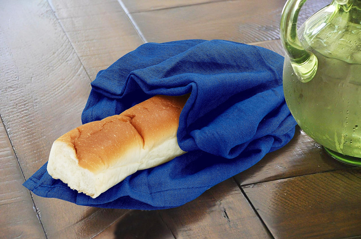 Ruvanti Flour Sack Towel dish-cleaning close-up with streak-free result