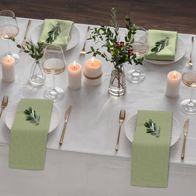 Ruvanti 12-pack napkins arranged for a wedding or festive dinner.