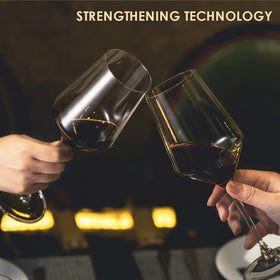 S Salient crystal clear glass showcases wine clarity and color.