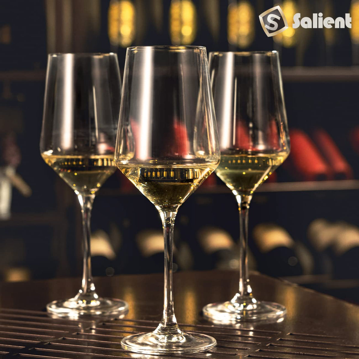 S Salient tulip-shape glass enables aroma release through gentle oxygen contact.