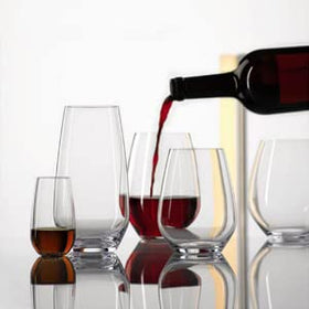 S SALIENT wide-bowl design enhances aroma and aeration.