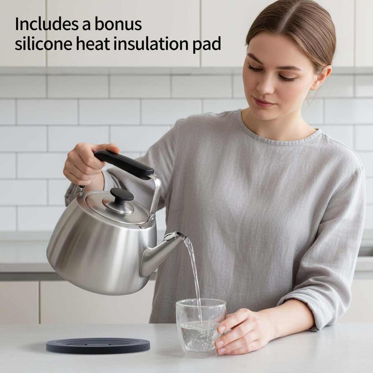 SADOMAIN Tea Kettle is induction-compatible and works on various heat sources.