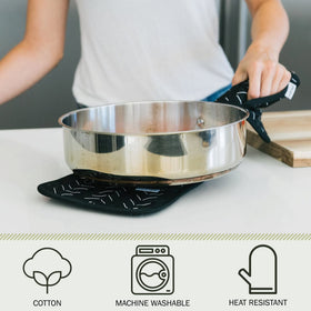 Sage+Stitch pot holder hand pockets offer secure grip during hot tasks