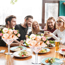 SAIAOKJ versatile glass serves desserts, fruit, and garnishes.
