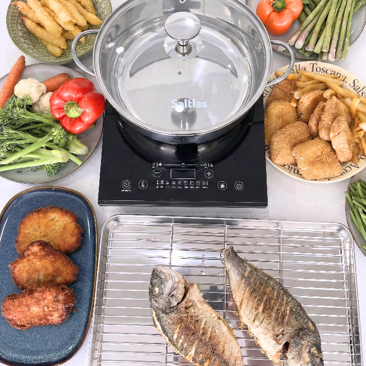 Saltlas four-point-two-liter capacity supports versatile home frying.