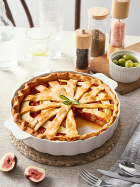 Samsle dishwasher-safe pan cleans easily after family meals.