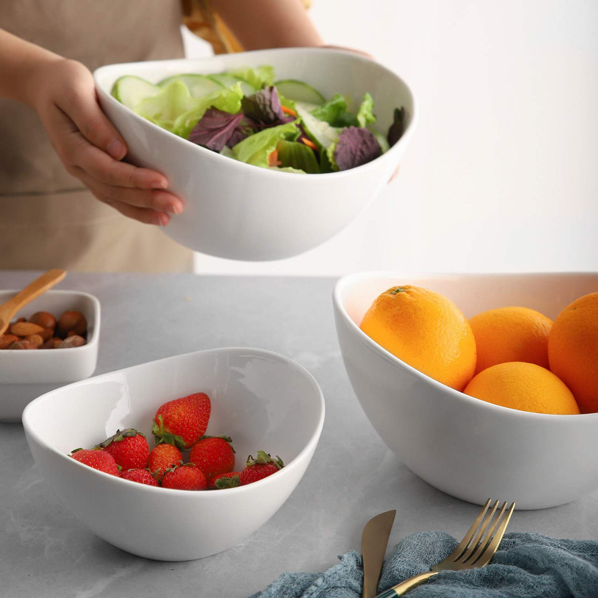Samsle gift-ready white serving bowls suitable for any decor