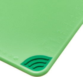 San Jamar Saf-T-Grip cutting board is dishwasher safe for quick cleaning.