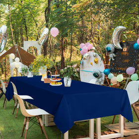 Sancua navy blue tablecloth on banquet table creates refined ambiance.