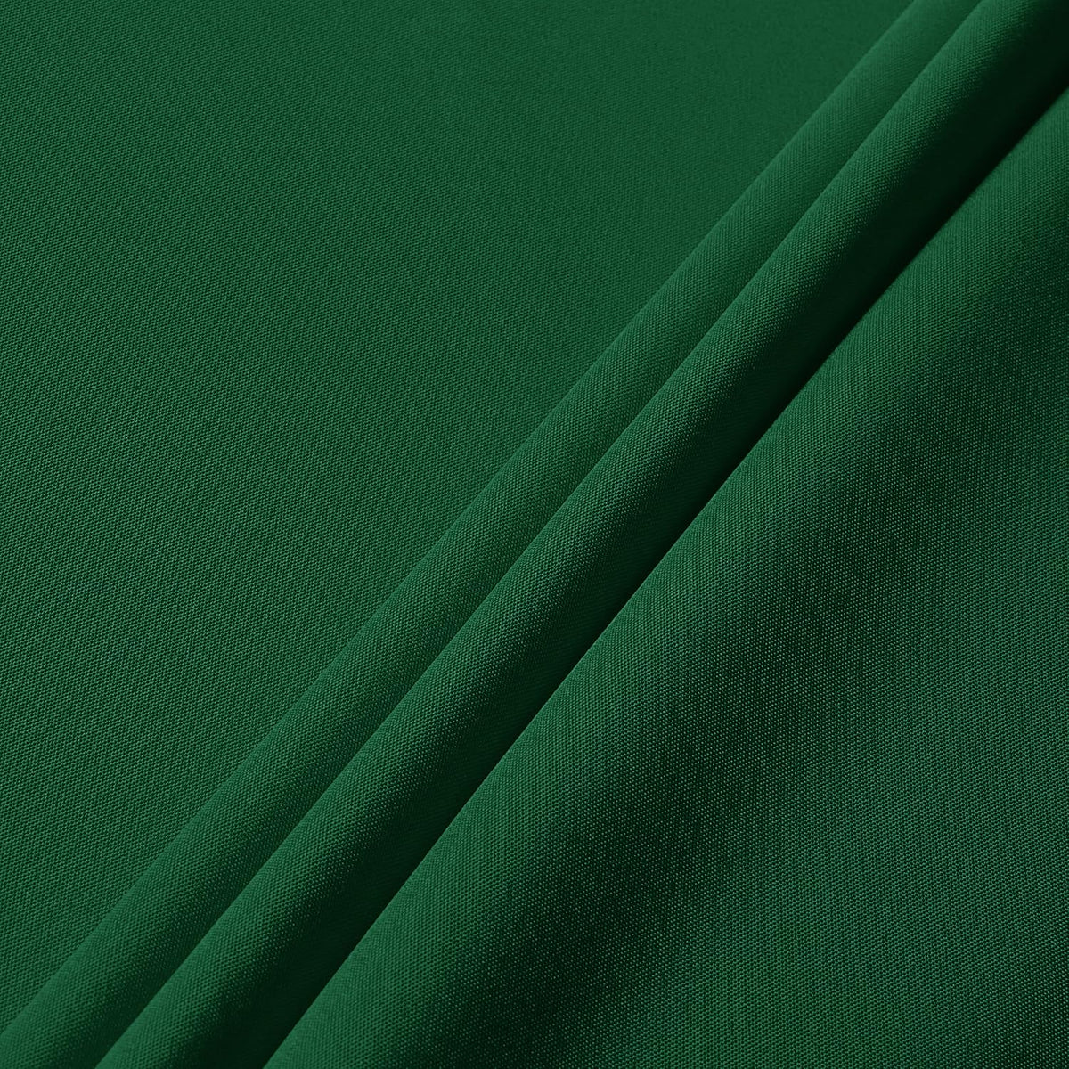 Sancua hunter green rectangle tablecloth with wrinkle-free look after use.