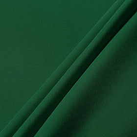 Sancua hunter green rectangle tablecloth with wrinkle-free look after use.