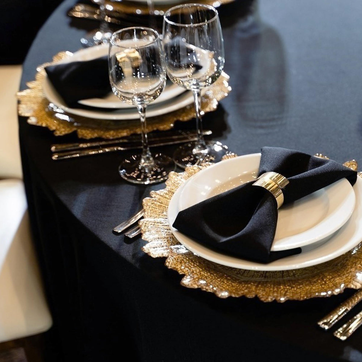 Sancua round tablecloth fabric with stain-resistant finish protects surfaces.
