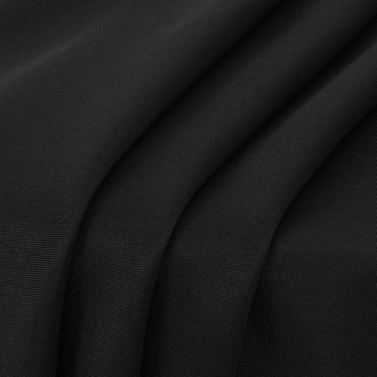 Sancua wedding banquet setup featuring an elegant black round tablecloth.