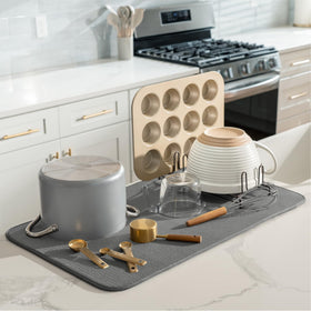 S&T INC. absorbent microfiber surface dries items quickly.