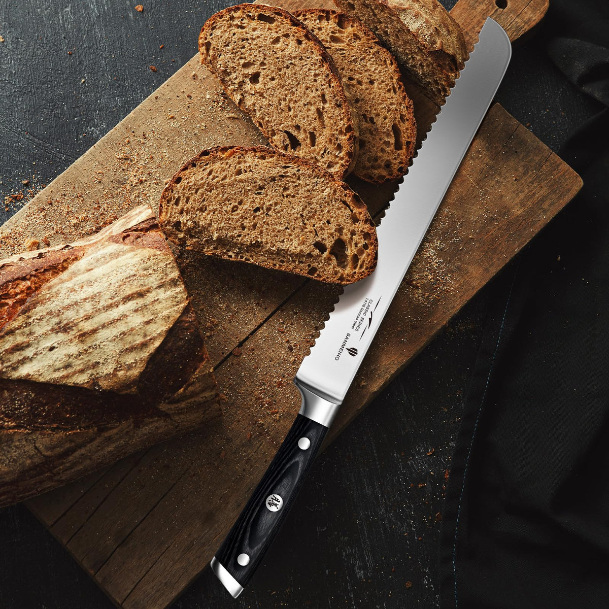 SANMEIHO gift box bread knife packaging makes a thoughtful kitchen gift.