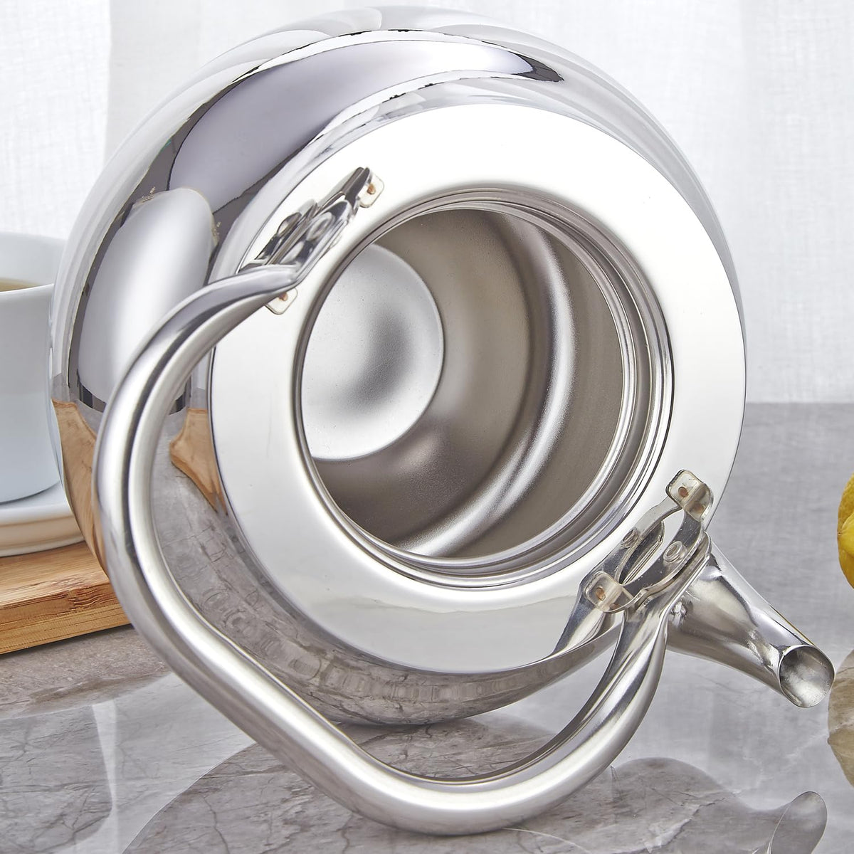 SANQIAHOME teapot accommodates generous servings for gatherings and tea rituals.