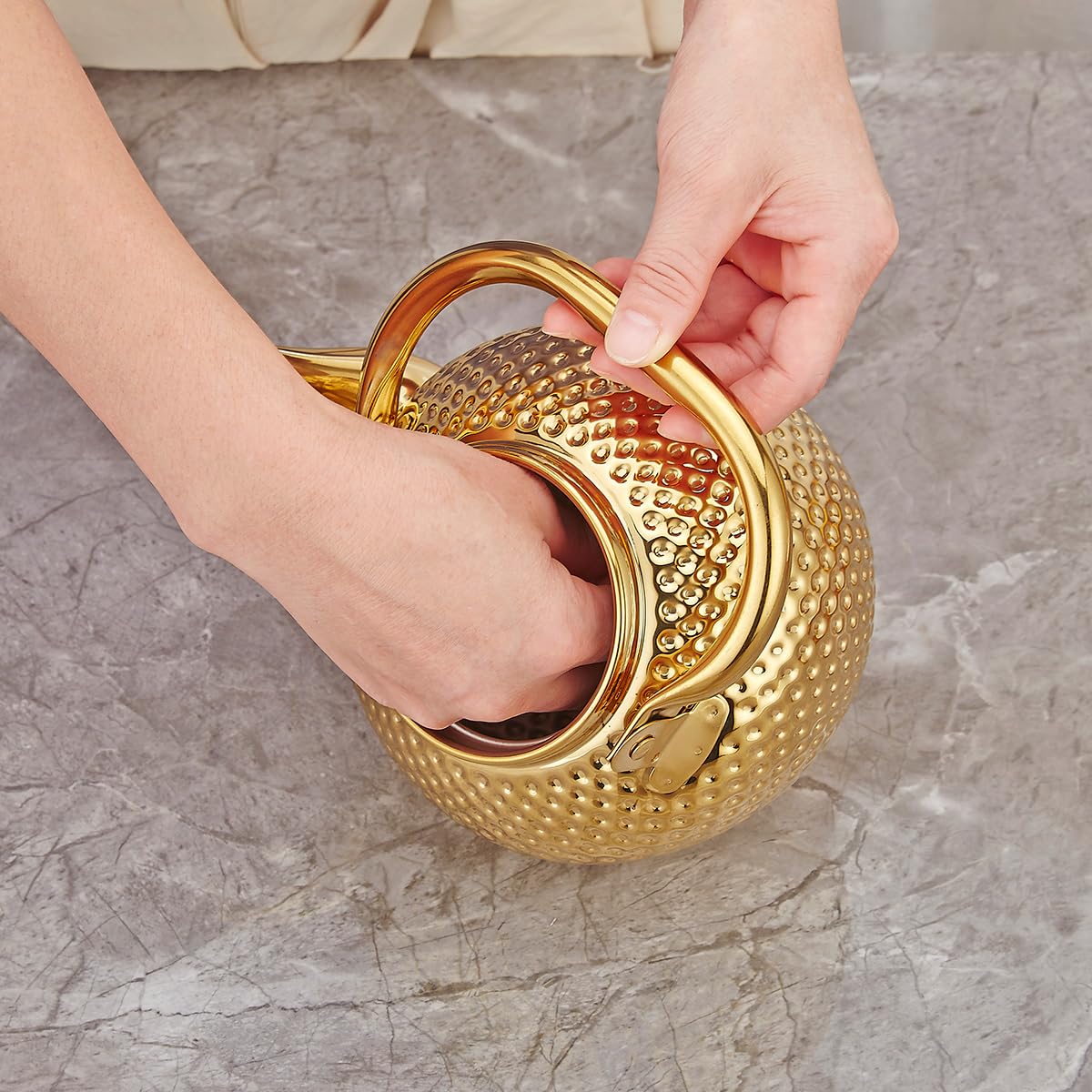 SANQIAHOME teapot wide mouth enables easy hand washing.