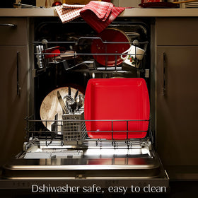 Saphe 26.5 by 24 by 5 cm pan provides roomy bake space