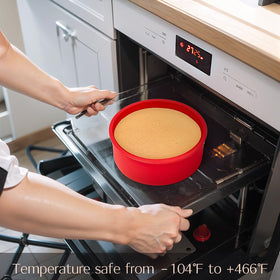 Saphe 8-inch round silicone cake pan, interior details, smooth release after baking.