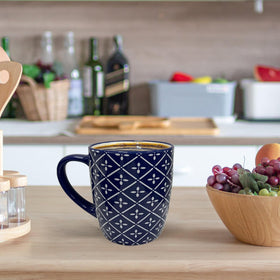 Smooth interior resists stains for easy cleaning after beverages.
