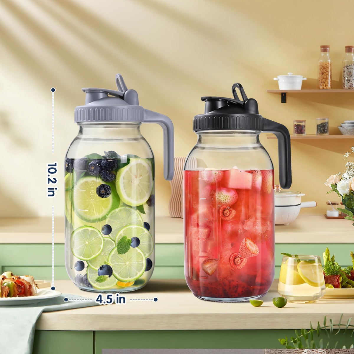 SCIDEA wide-mouth glass pitcher close-up, showing easy filling and thorough cleaning.