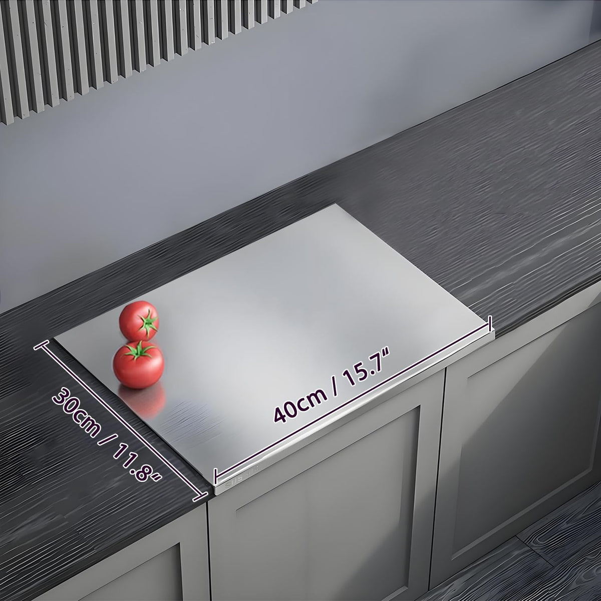 Scyllantric 304 cutting board with folded edge base, stable surface for safe chopping.
