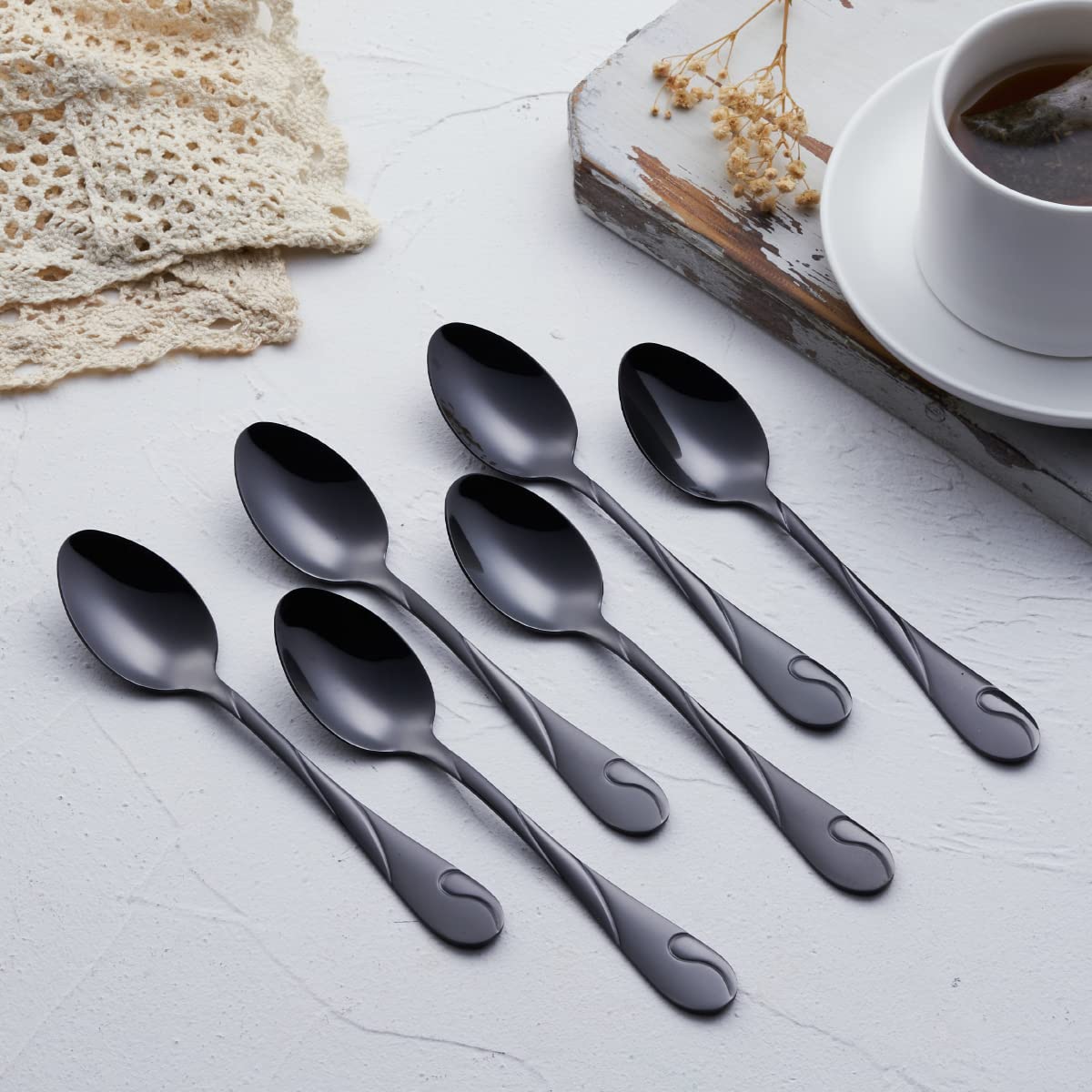 Seeshine black silverware set is dishwasher safe for easy cleanup.